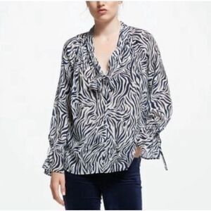 Victoria's Secret Black and Gray Leopard Print‎ Top